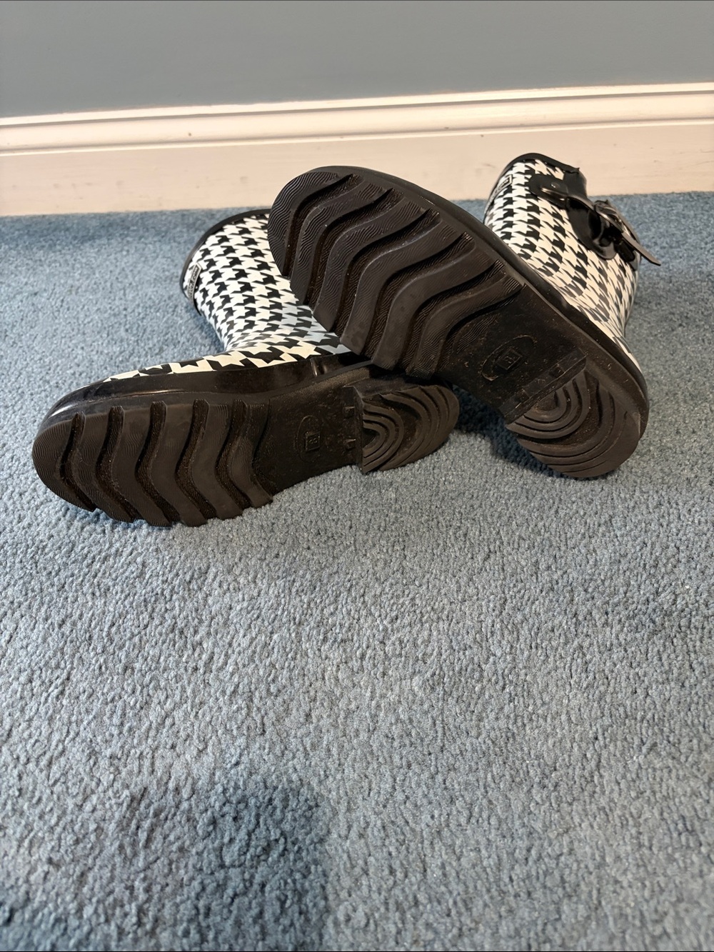 London Fog Black and White Houndstooth Rain Boots - Picture 3 of 4
